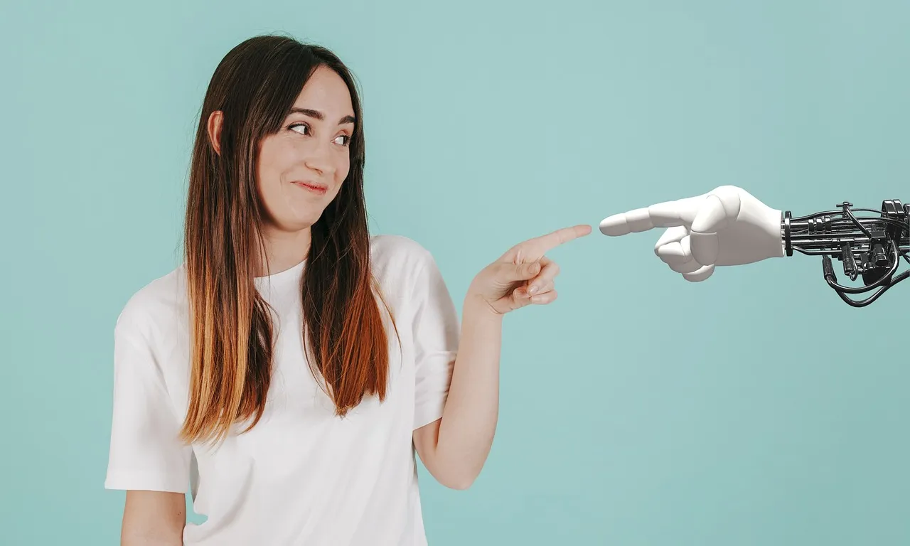 L’informe alerta que els algoritmes també poden esdevenir un mecanisme de discriminació i proposa fer una IA més justa amb les dones.