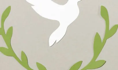 Composició amb retalls del colom de la pau amb i plantes