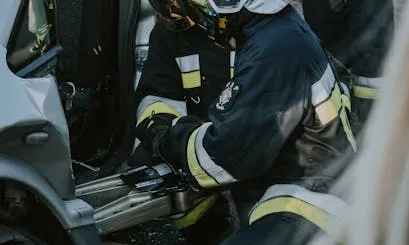 Bombers en un accident de cotxe
