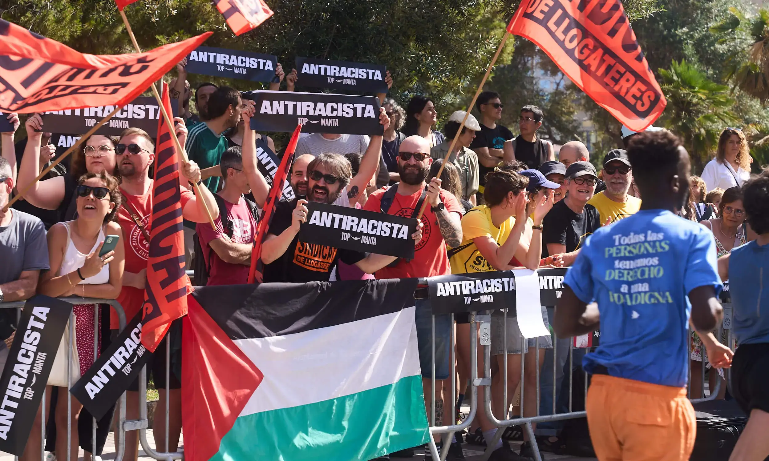 Públic de la Primera Cursa Antiracista organitzada pel Top Manta