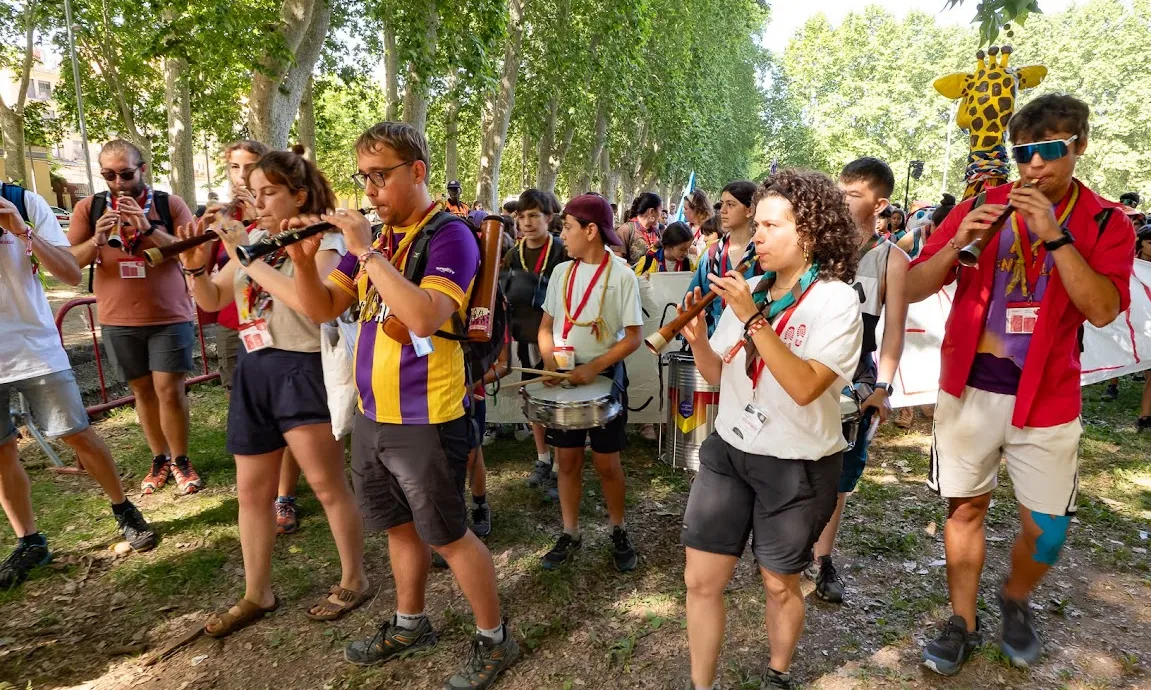 El cercavila del diumenge amb totes les participants de l'Enrenou