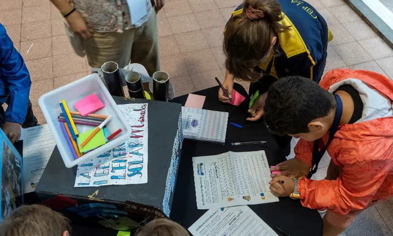 “‘CientífiKs en Joc’ posa en contacte investigadores catalanes amb alumnat de cinquè de primària per donar a conèixer la recerca que es fa al país.