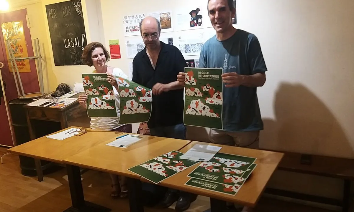 La Plataforma Reconvertim el Camp de Golf exigeix que es torni a la via del conveni per a la posada en marxa del parc interurbà entre Sant Cugat i Rubí.