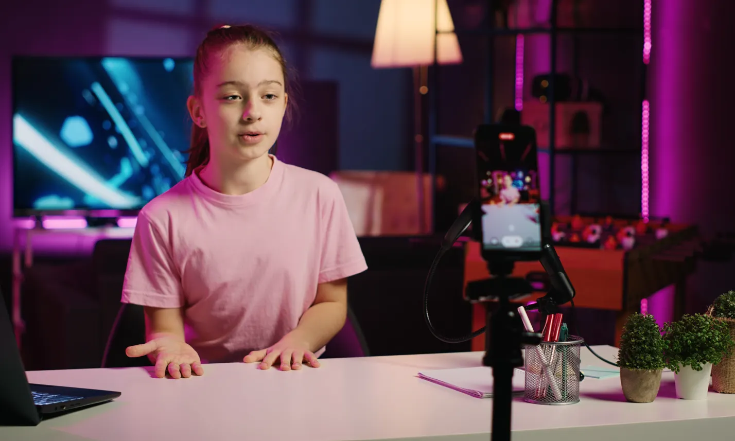 Coincidint amb el Dia Mundial contra el Treball Infantil, analitzem el negoci dels influencers infantils.