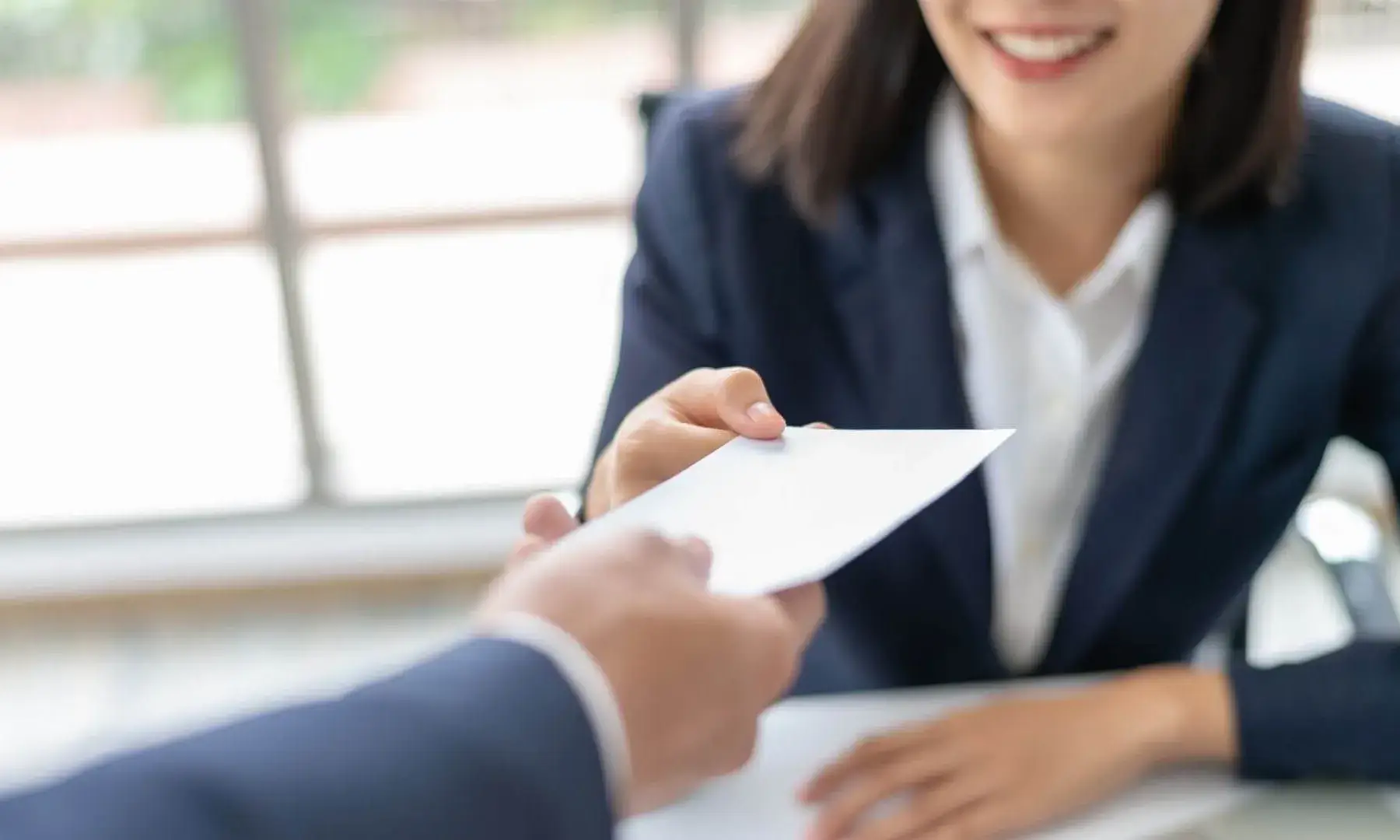 El Tribunal Suprem aclareix que a l'SIM s’ha de comprovar en còmput anual i global, i no només pel salari base establert al conveni.