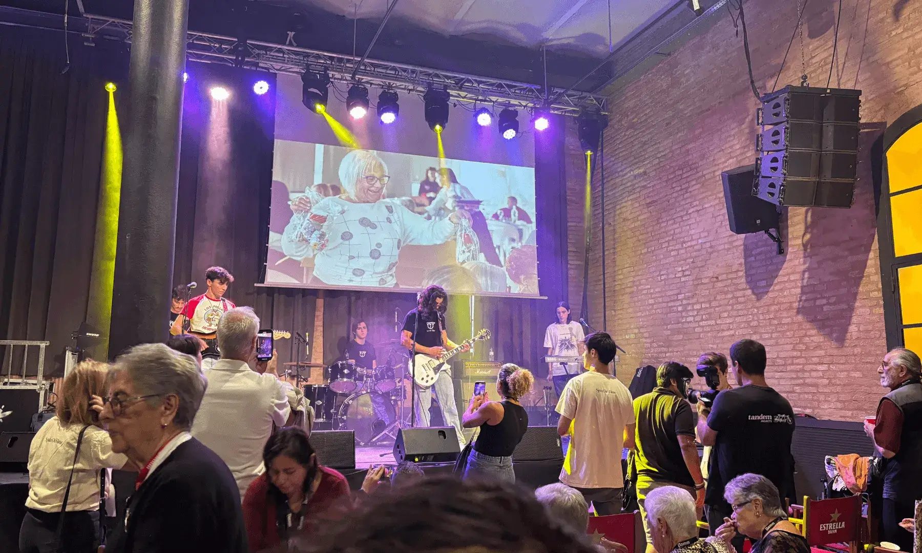 La jornada va culminar amb el concert del grup The Spinofftime.