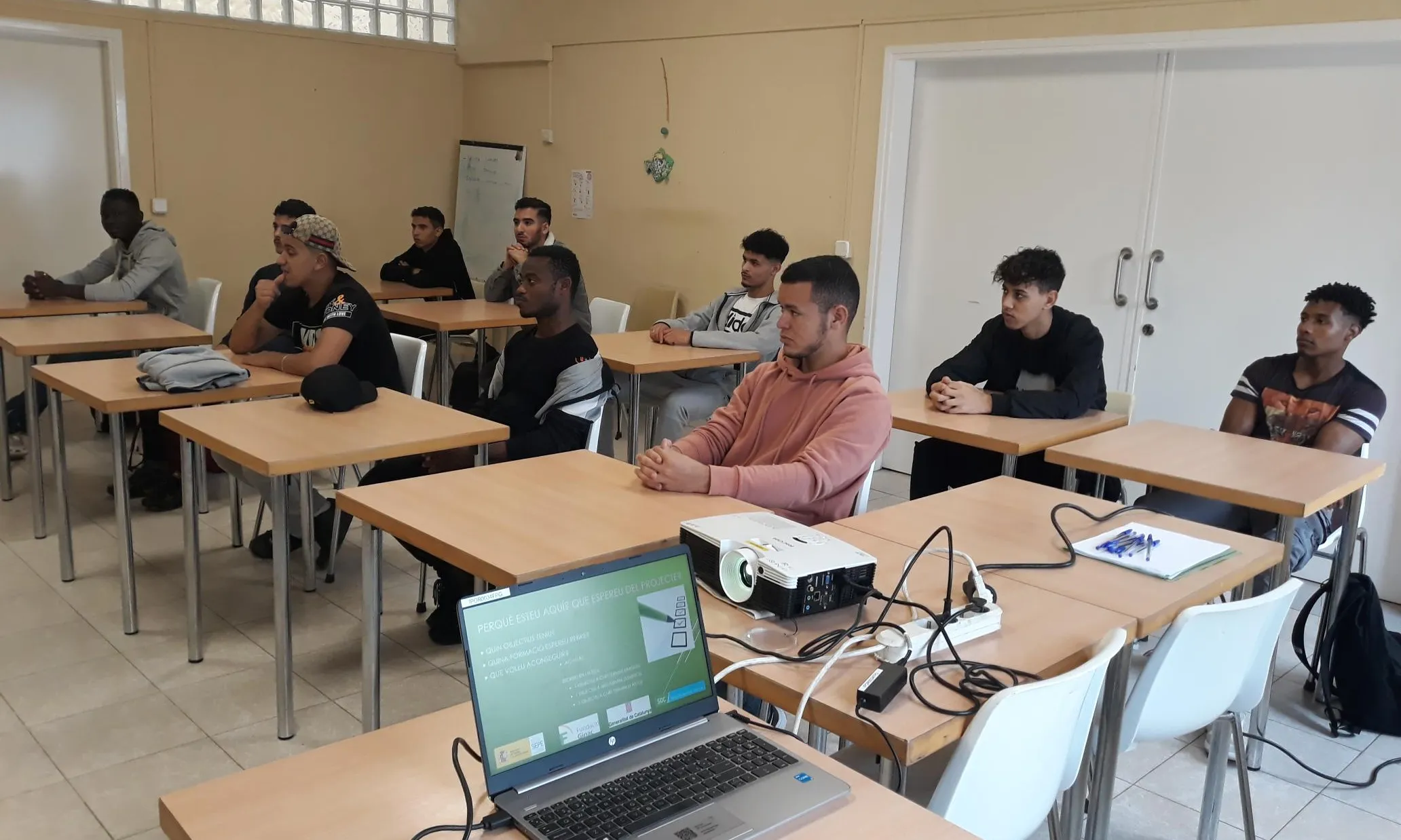 Projecte Camins impulsat per la Fundació Ginac  El projecte Camins que busca oferir oportunitats a joves no acompanyats que han perdut la protecció de serveis socails en complir la majoria d'edat.