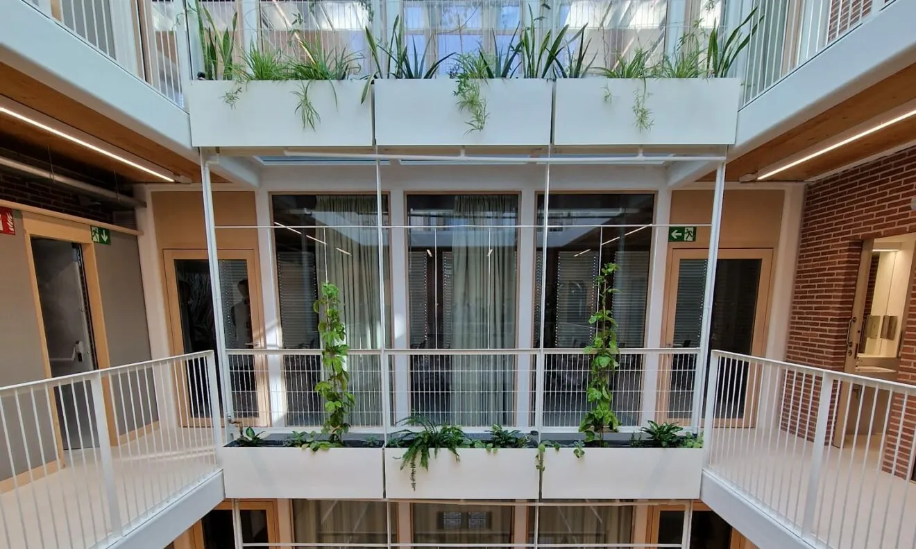 Imatge de l'interior de l'espai veïnal