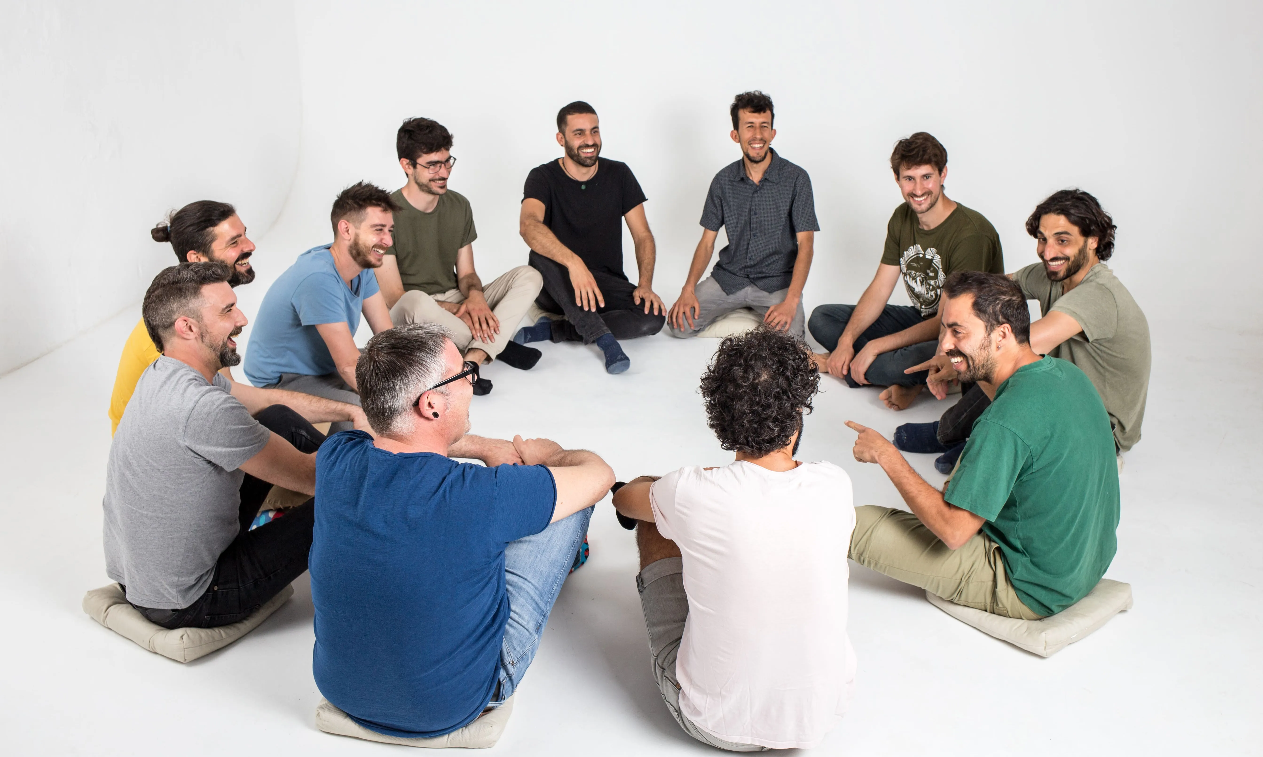 El propòsit d’aquests grups és revisar la mateixa masculinitat i participar en un procés grupal acompanyats de professionals. Font: El Taller