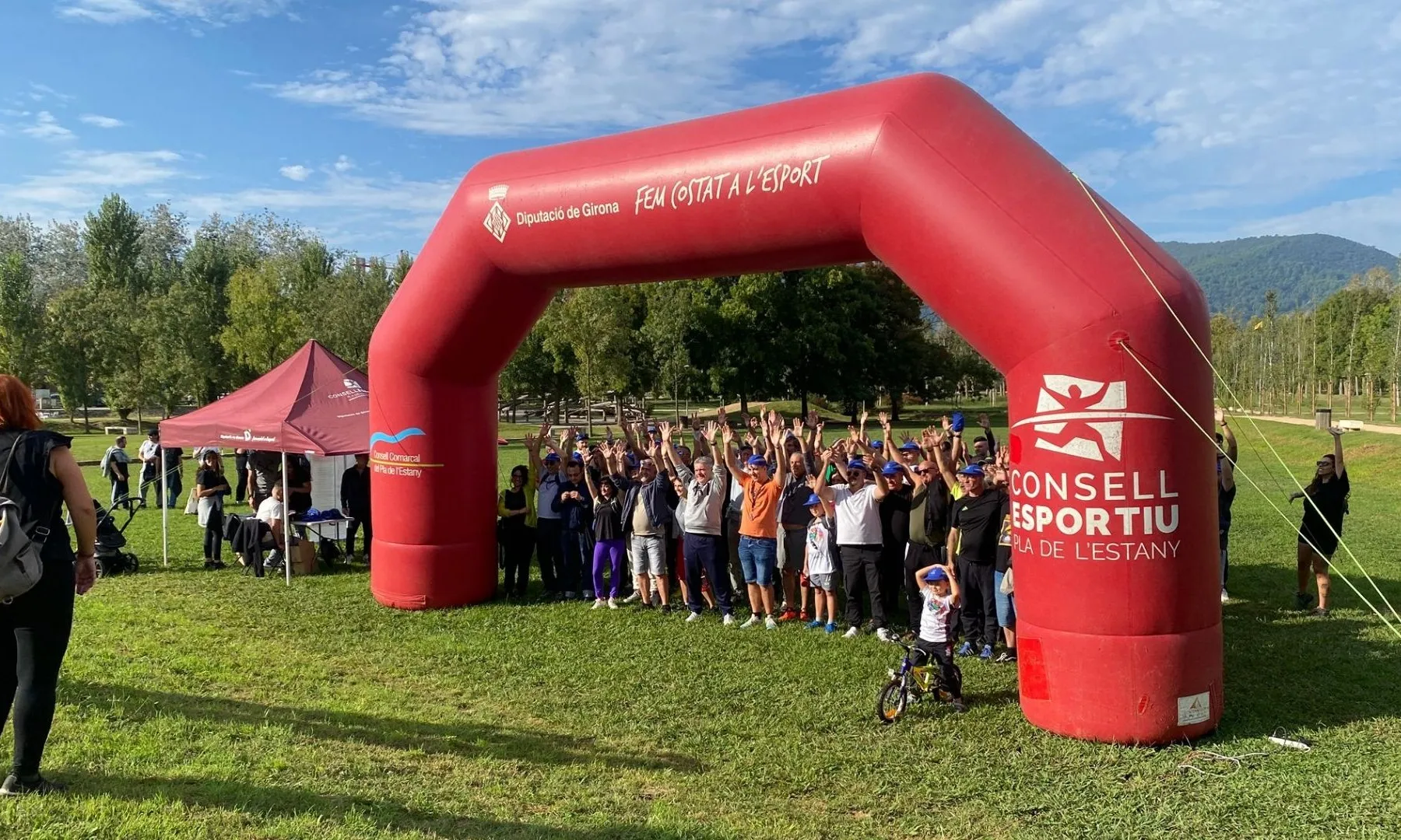 L’estany de Banyoles acull la II Caminada ‘On Track’, organitzada per l’Associació Canaan i la FCD.