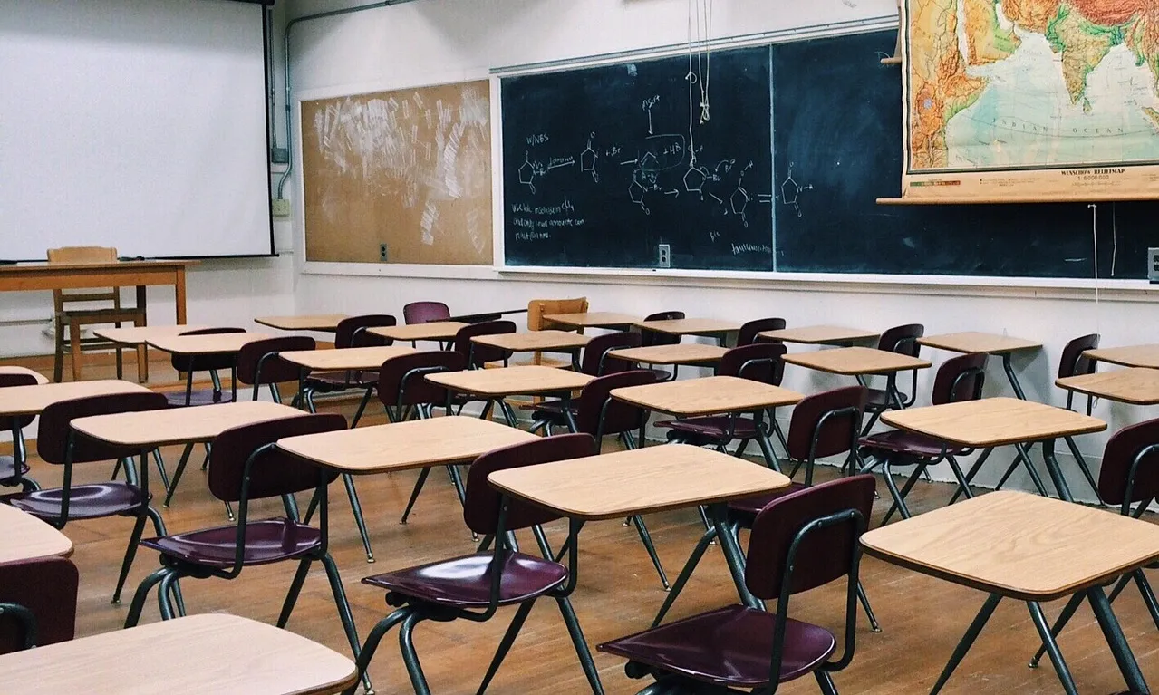 Classe d'escola buida