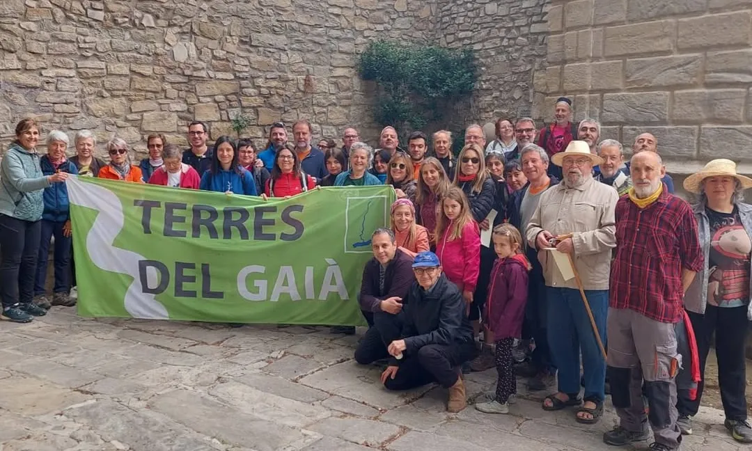 Membres de l'entitat i participants durant la primera etapa de la 'Marxa Terres del Gaià'.
