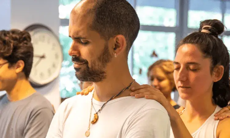 Les persones que han format part del projecte i han assistit als diversos tallers, reben un Europass. Font: Priscila Project