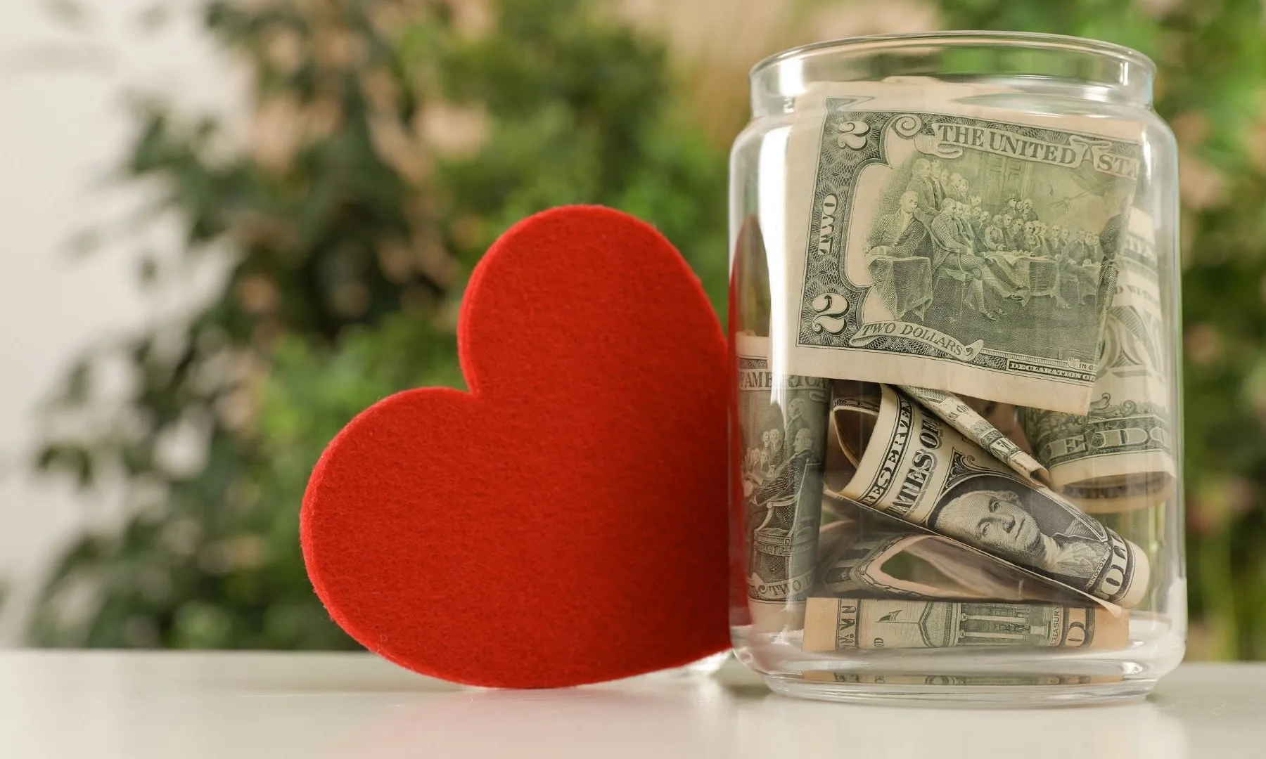 La presentació del model 182 s’ha de fer exclusivament per via telemàtica a través de la seu electrònica de l’Agència Tributària. 