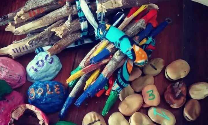 Imatge d'alguns jocs creats amb elements naturals.