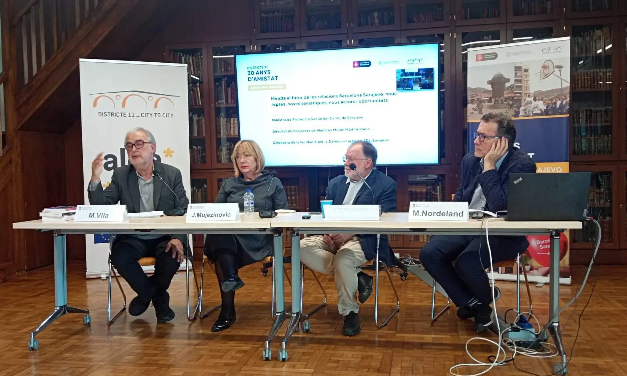 Inspirada en l’experiència de solidaritat entre Barcelona i Sarajevo, l’ONG Districte 11 - City to City promou la cooperació entre ciutats en contextos de guerra i postconflicte.