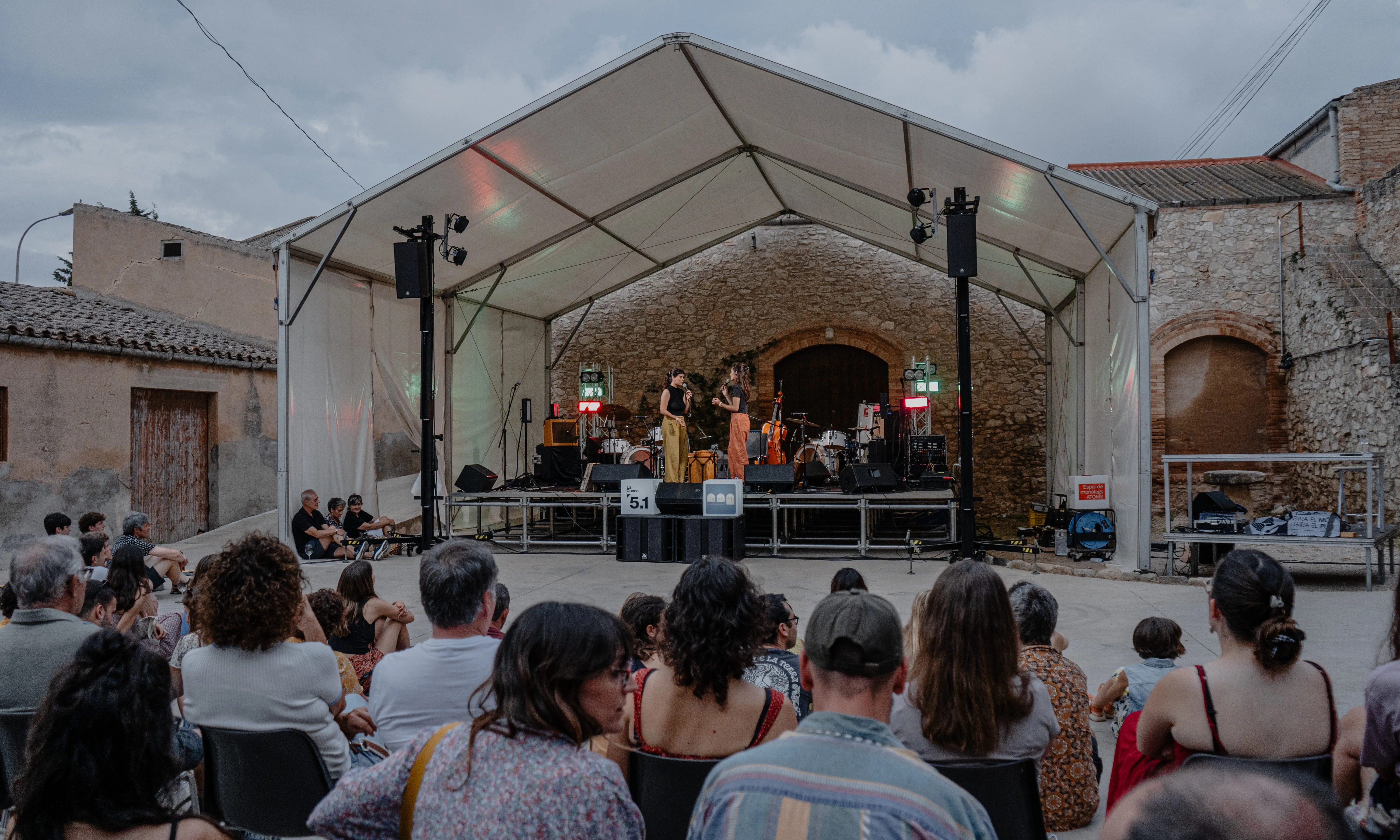 El duet de música folk, Alosa, va formar part del cartell de la Nit 5.1 en la seva desena edició. 