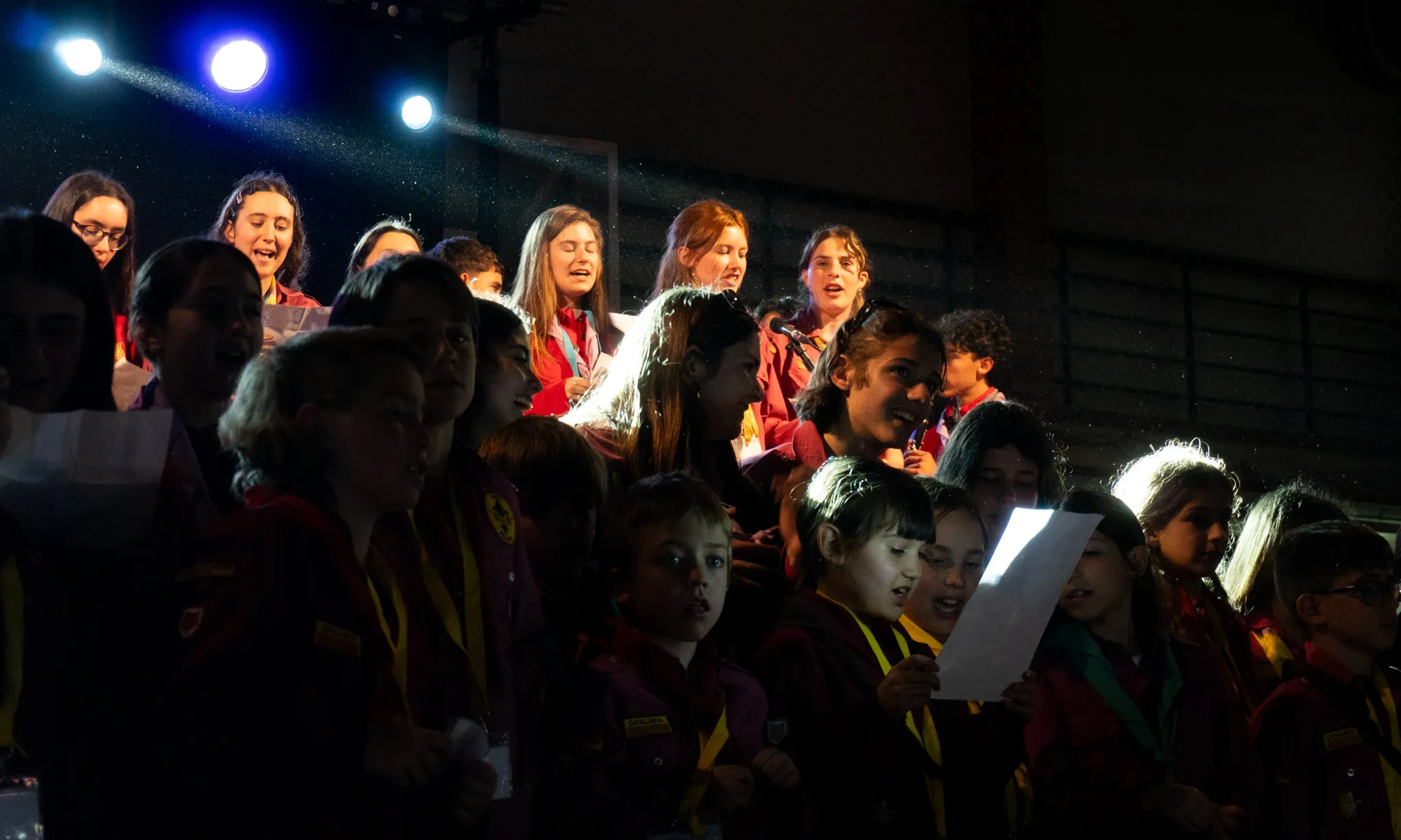 Agrupaments Escolta Sant Frances Xavier cantant la seva proposta al Festiçó 2026