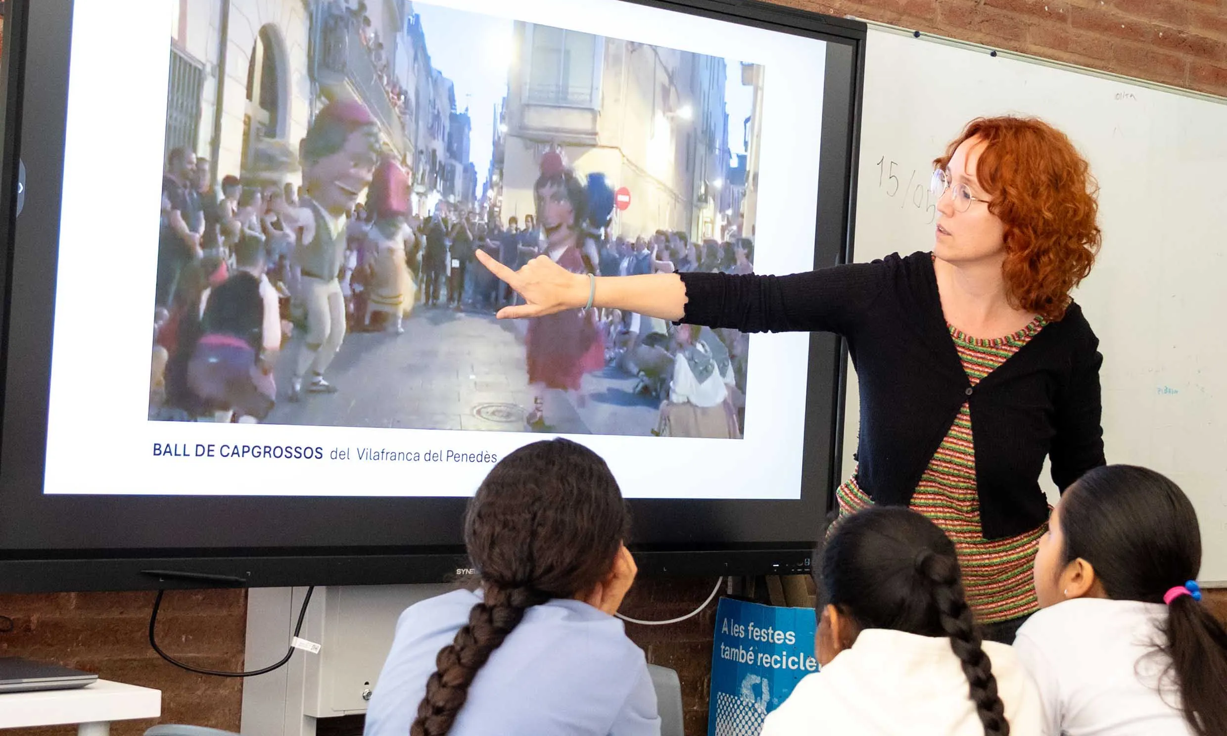 Una de les primeres accions del projecte ha consistit a portar la cultura popular a les escoles a través de la construcció de capgrossos.