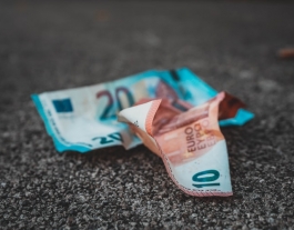 La renda bàsica és una mesura que comporta l'atorgament de 1.000 euros mensuals a tota la ciutadania. Font: Unsplash. Font: Unsplash