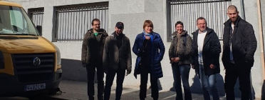 Representants de l'Ajuntament de Terrassa i de Sostre Cívic davant del nou projecte d'habitatge cooperatiu. Font: Sostre Cívic