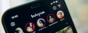 Segons Hubspot, el 31% de les persones usuàries d'Instagram a Espanya afirma que fan ús de la xarxa social una vegada al dia i un 36% diverses vegades al dia. Font: Canva.
