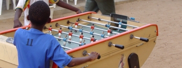Nens jugant a Dakar, Senegal; imatges: Jordi Baroja Font: 