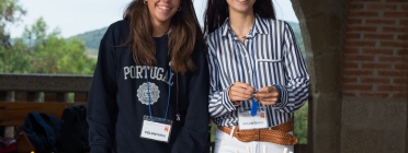 Dues noies joves fan voluntariat. Font: Opus Dei, Flickr
