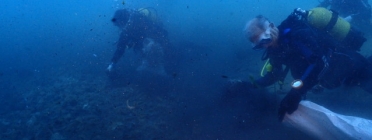 Submarinistes de Vanas Dive en una neteja del fons marí a Barcelona Font: Vanas Dive