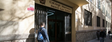 Imatge de la porta del Col·legi Maristes Sants-Les Corts. Font: web el pais.com Font: 