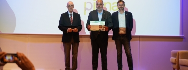 El director general de la Fundació Ave Maria, Jordi Cerezuela, recull el premi de la Fundació Pinnae Font: Fundació Ave Maria