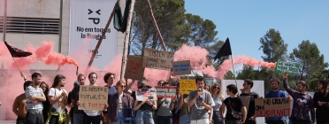 Algunes de les joves activistes a la plaça Cívica de la Universitat Autònoma de Barcelona. Font: End fossil Barcelona