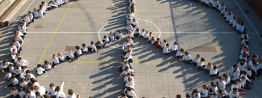 El símbol de la pau al pati de l'escola. Font: web de l'escola Vedruna de Sallent Font: 