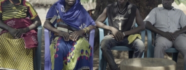 D'esquerra a dreta, la germana, la mare i els dos germans de Diallo a Tindila, Guinea Conakry. Font: Metromuster Font: 