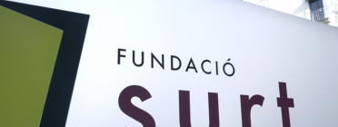Rètol amb el logo de la Fundació Surt Font: 