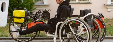 Una de les barreres amb les quals es troben les persones amb discapacitat és la desconeixença d'iniciatives que fomenten la producció de les bicicletes adaptades. Font: ECOM