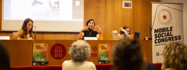 Czarina Musni, defensora de drets humans i advocada, en la seva intervenció al Mobile Social Congress organitzat per Setem Catalunya. Font: Carla Fajardo Martín