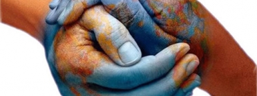Imatge mans unides formant un món  Font: 
