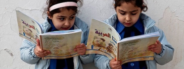 Dues noies llegint. Fotografia de la UNESCO. Font: 