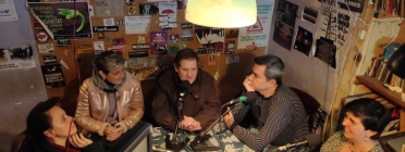 Membres de Ràdio Nikosia realitzant un programa de ràdio Font: Ràdio Nikosia