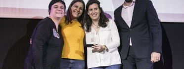 Núria Valls, Laura Granados i Anabel Pérez, de la Fundación Esplai, van recollir el guardó en l'acte de lliurament de premis de Dona TIC Font: Fundación Esplai