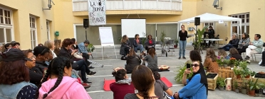Més de 150 dones van participar en l'assemblea oberta al pati del Centre de Cultura de Dones Francesca Bonnemaison. Font: Colectic.  Font: Colectic