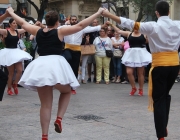L'Aplec Internacional d'Adifolk ofereix una barreja de la cultura popular de tota Catalunya.  Font: Adifolk