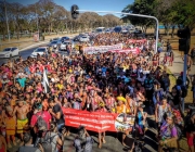 Marxa de dones al Brasil per les polítiques d'atenció a la salut dels pobles indígenes el 2019. Font:  Brasil de Fato (CC BY-NC-SA 2.0)