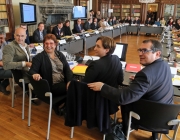 Imatge de la reunió del Comitè per a l'acollida de les persones refugiades. Font: web elpuntavui.cat Font: 