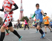 Albert Navarro en una marató a Tòquio. Font: Aprenem Autisme