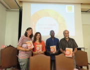 Presentació del llibre 'Amb el català, fem pinya!'. Font: Plataforma per la Llengua Font: 