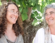 Marissa Pelaez Rey i Laia Aguilar, de l'Associació Arremangades dones del Montseny. Font: Youtube