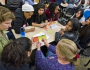 En el Technovation Girl, les participants reben directrius d'una mentora. Imatge de Berkeley Lab. Llicència d'ús CC BY-NC-ND 2.0 Font: Berkeley Lab. Llicència d'ús CC BY-NC-ND 2.0
