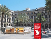 Còmic gegant en viu a la plaça Reial Font: Ajuntament de Barcelona